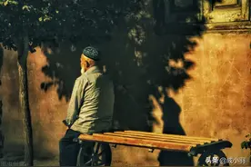 62岁老人的众叛亲离，给你提个醒：不要把亲戚看得太重图片
