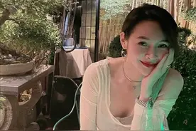 于明加夜生活真丰富，深夜买醉穿薄纱秀直尺肩，脸喝得通红很羞涩图片