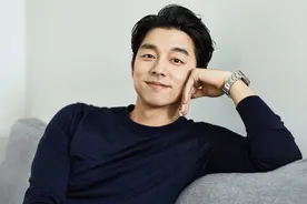 孔刘最新“肌肉照”曝光，腹肌紧实夺人眼球，全靠每天健身3小时图片