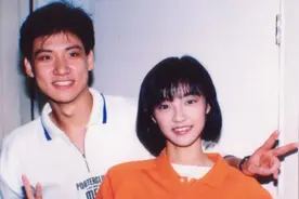 张学友陈慧娴12张珍贵照片，时隔30年再次同台演出，深情拥吻图片