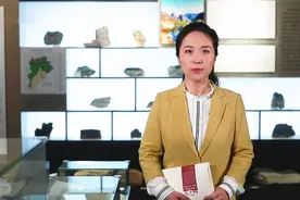 一位乘客突发急病，他曾找来空姐说：如果我不行了，把我怀里的电脑交给国家图片