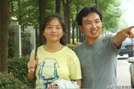 15年前，感动中国“带妹妹上大专”的洪战辉，现在怎么样了？图片