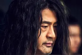 于荣光：拉着患癌父亲喝酒，令其在谎言中多活了7年，网友：神奇图片