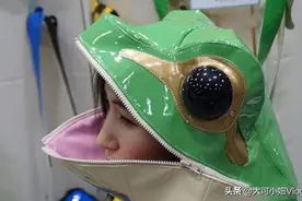 他花了3年设计出的青蛙上衣，每件卖7000元，让人有点“无语”图片
