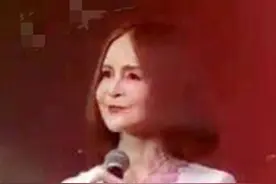 高胜美浓妆出镜，脸部僵硬不像52岁，甜歌皇后现境遇相差太大图片