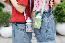 奈雪新出的「宝宝奶瓶」奶茶，当街喝好害羞…图片