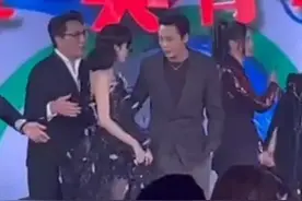 芭莎晚宴成修罗场：陈伟霆跟两任前女友同框，杨颖避开，阿SA站远图片