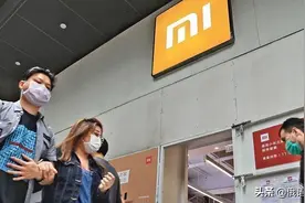定了！俄新一届国家杜马配发的工作手机，来自中国制造图片