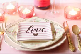 搞定一个女人，花钱是下策，会套路才是上策图片