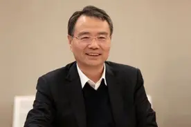吴晓波团队发现传化集团"遗传密码"：一个由三条曲线构成的"三螺旋体"图片