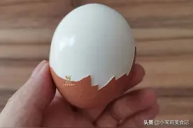 买鸡蛋时，选蛋壳表面干净的还是脏的？超市员工：很多人都挑错了图片