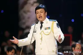 从歌舞团台柱子到住地震棚的北漂青年，他坎坷追梦，终用一首《咱老百姓》红遍全国图片
