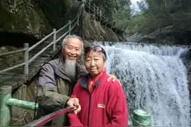 51岁妻子被确认癌症晚期，医生下最后通牒！丈夫开车带她周游全国图片