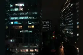 英语学点儿啥 | 今天北京暴雨刷爆朋友圈图片