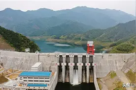 落久水利枢纽山绿水美图片