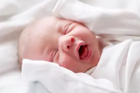 新生儿眼睛会变大吗？影响因素有5个，是不是“大眼仔”一目了然图片