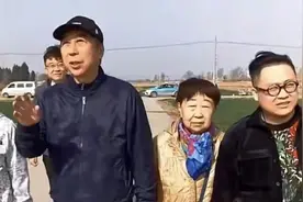 冯巩不止是相声演员，还有着举足轻重的政治身份图片