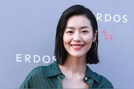 胸部扁平的女性适合穿什么样的衣服？图片