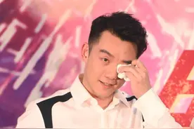 《超越》首映礼！苗苗现场哭得梨花带雨，哽咽表白老公惹哭郑恺图片