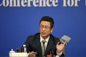 白岩松：再苦也不会送孩子住校，道出住校的弊端，值得家长深思图片