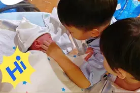 胡杏儿顺产8磅胖小子，分娩过程很辛苦不会再生，仨子皆是高颜值图片