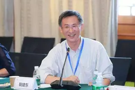 令人敬佩！27岁成为美国终身教授的他，却毅然辞职回国教书图片