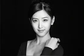 章泽天旧照频出，赢得称赞的同时，也显露了她的野心图片