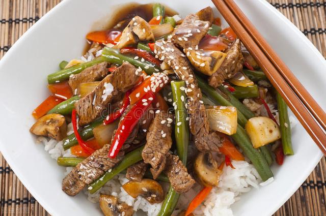 牛身上哪个部位适合炒着吃？这样挑这样做，牛肉滑嫩，不柴还入味