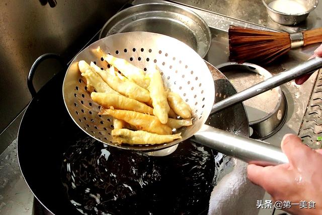 炸小鱼裹面粉还是淀粉？记住正确做法，金黄酥脆不扎嘴，越嚼越香