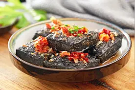 美食湖南、经典湘菜——辣椒炒臭豆腐，外酥内嫩、味美醇香扑面来图片