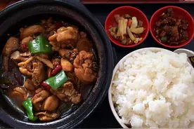 家庭版黄焖鸡的做法，配方比例全教你，软烂入味，味道不输饭店图片