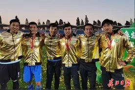 “2021中甲，我们来了”，三镇“老男孩”为武汉拼尽全力图片