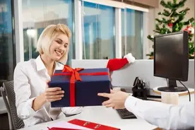 职场如江湖，懂15条送礼法则，做人做事越来越顺图片