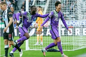 足坛疯狂一夜：孙兴慜闪耀英超，黑马开局8连胜，4大欧冠冠军全胜图片