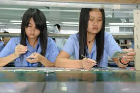 一个打工女子，一段不堪回首的往事，一张暂住证给她一生的伤痛图片