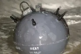 美国弗罗里达怪事多！海滩冲上巨大水雷，下水道女子赤裸全身呼救图片