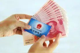 社保没交够15年，已经50岁了，延期缴费还是退个人部分划算？图片