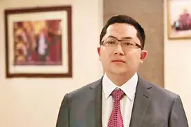 钢铁富豪陷丑闻！与多女聊骚“探讨人生”，妻子欲割百亿资产图片