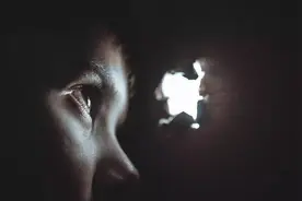 中国世纪性悲伤：社会还在“吃”人，祥林嫂的伤痛却仍被视为羞耻图片