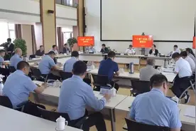 杨梅喜同志召集忻州市公安、司法、信访有关负责同志召开“三零”创建工作座谈会图片