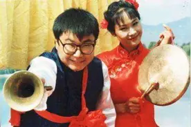 51岁尹相杰仍未娶，一生仅一次恋情，如今老搭档于文华陪伴身边图片