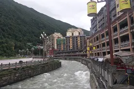 康定城，一颗镶嵌在康巴藏区上的明珠，一曲《康定情歌》传唱至今图片