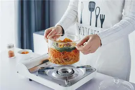 疫情催化下的方便速食热图片