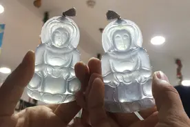 小玉带你淘翡翠：给大家看看6位数的观音，展示过程中生怕掉了！视频封面