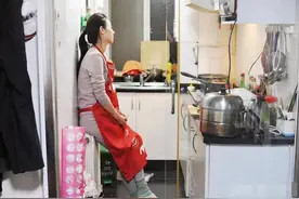 “我越来越讨厌老大”，二胎妈妈的深夜朋友圈，引发许多宝妈共鸣图片