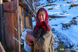 我不是钉子户：女子隐居深山70多年，吃树皮也不愿与人群居图片
