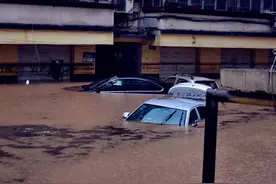 郑州暴雨女孩被困地铁车厢，和朋友的聊天记录让人泪奔图片