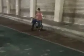 广东夜摊夫妇凌晨捡了个男孩！见到妈妈后，男孩眼泪喷涌：我错了图片