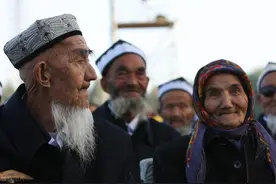 地理趣闻趣事新疆的老大爷捡到狗头金价值50多万需要上交吗？图片