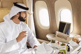 迪拜飞机的头等舱有多奢华？空姐优雅，免费大餐，看完让人嫉妒图片